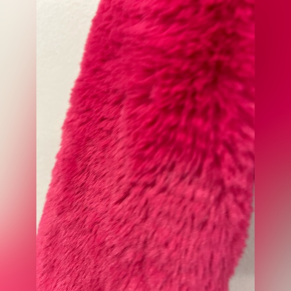Forever 21 PINK Faux Fur Cozy Jacket
Brand New Womans Size M - Picture 3 of 9